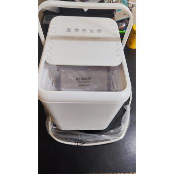 Maquina domestica para hacer cubos de hielo